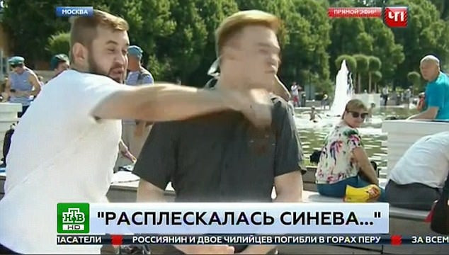 Ρώσος δημοσιογράφος τρώει μπουνιά κατά τη διάρκεια ζωντανού ρεπορτάζ (βίντεο)